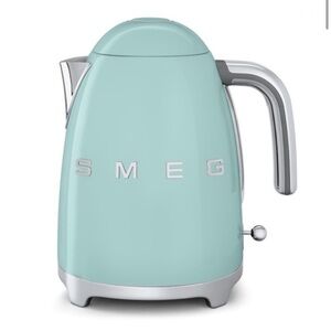 NWOB SMEG Pastel Blue Retro Electric Kettle.
Brand new never used.